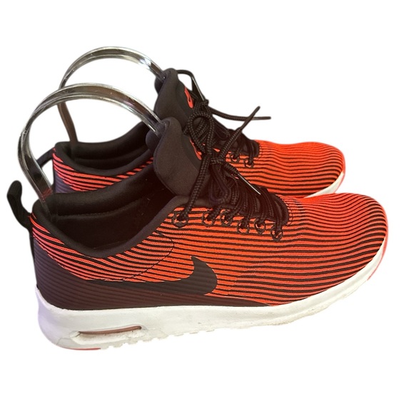 NIKE Women’s Red and Black Air Max/Athletic Sneakers - Picture 4 of 6